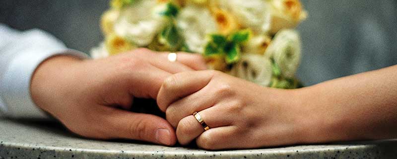 梦见和陌生男人定婚有什么预兆 梦到和陌生男人定婚什么意思
