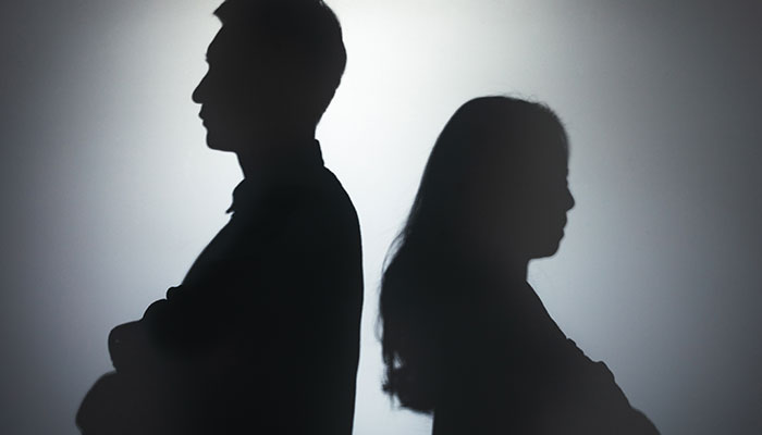 男人梦见老婆怀疑自己出轨有什么征兆 男人梦见老婆怀疑自己出轨预示什么