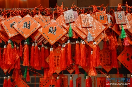 1650517560744868.jpg 梦见下雨打伞骑车是什么意思
